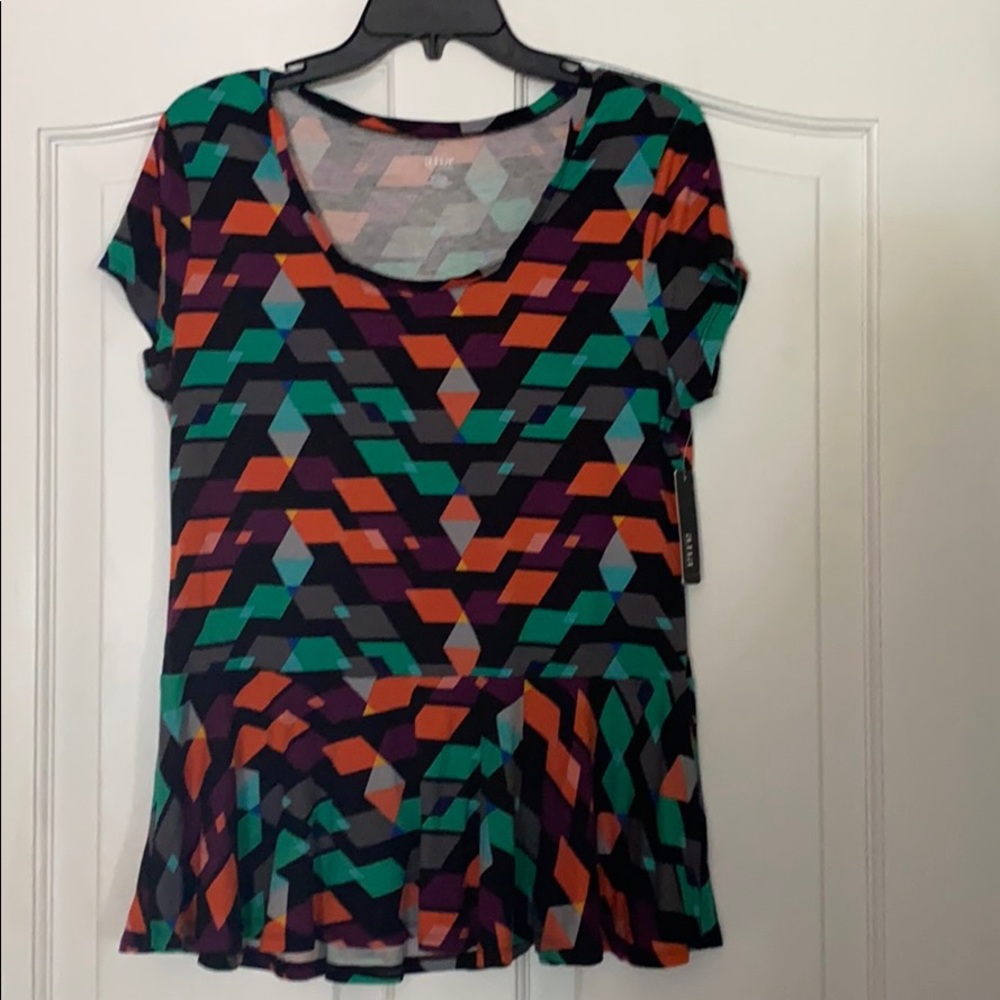 a.n.a. Geometric Print Top Tshirt Ruffle Hem